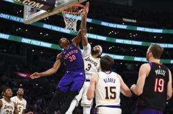 开云体育APP下载-湖人大胜公牛，詹姆斯贡献三双表现稳健