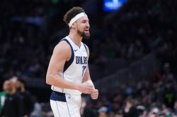 开云体育app-勇士力克独行侠，继续领先西部