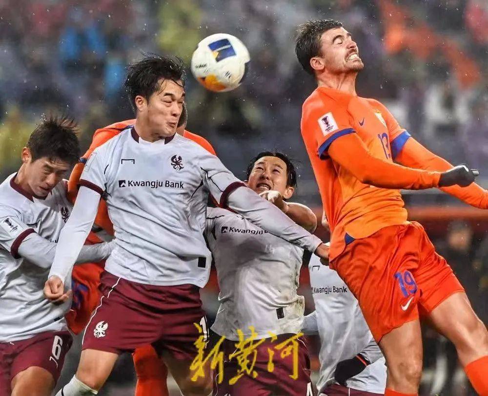 首尔FC客场三球击败悉尼FC，轻取亚冠胜利