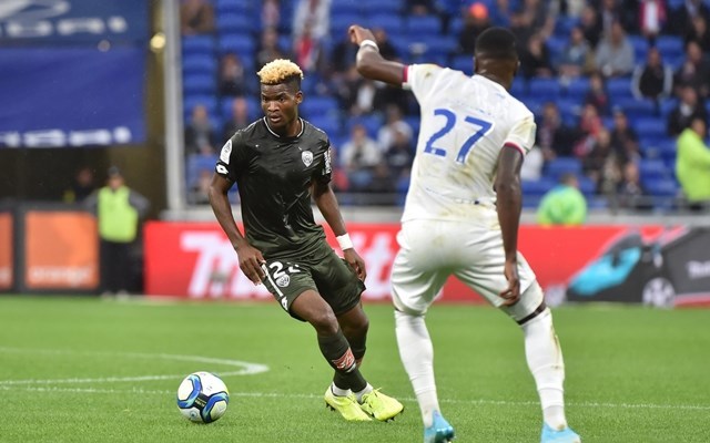 里昂击败第戎，保持领先优势