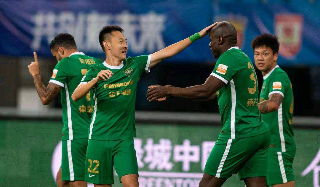 新晋球员登场，表现突出成为焦点
