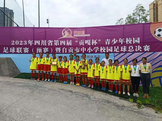 前线选手无畏挑战，铿锵玫瑰绽放体育赛场