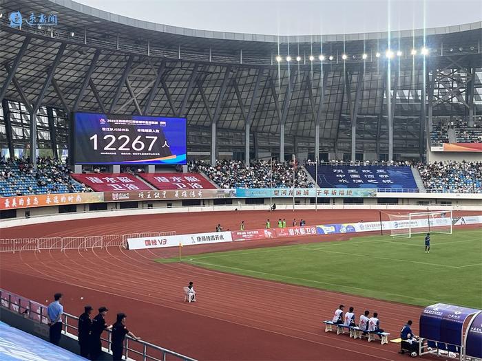 国内足球赛事精彩纷呈，体育风暴激情上演