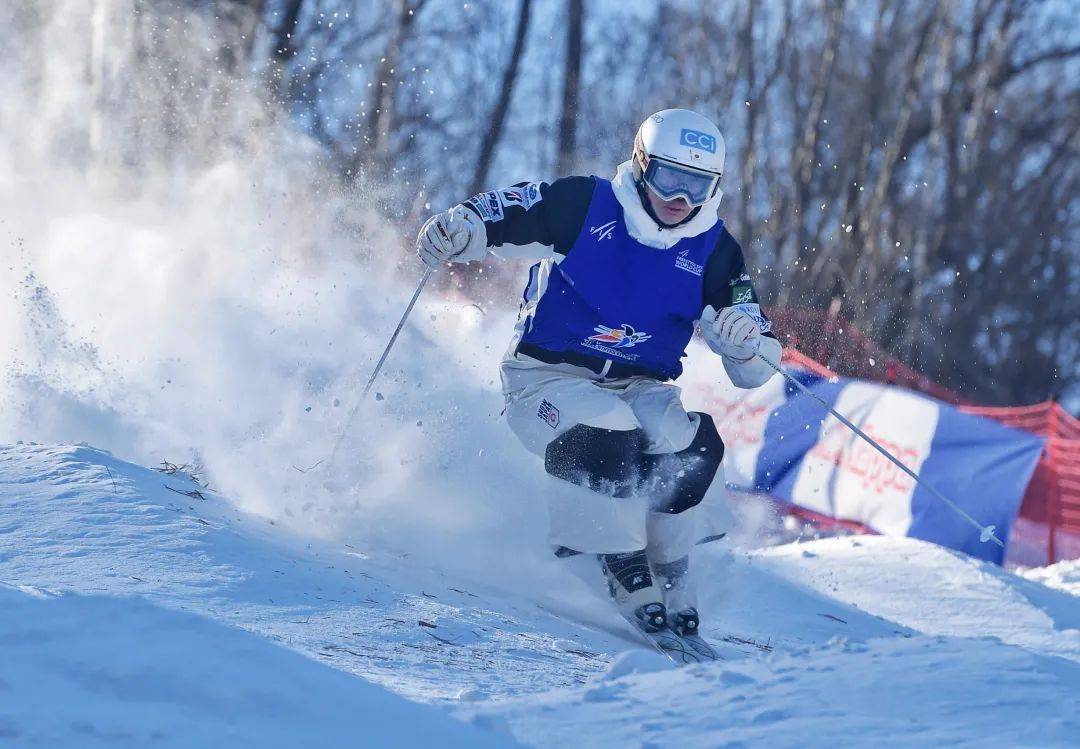 加拿大滑雪选手夺冠，实现历史性突破