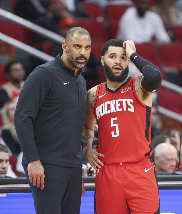 火箭vs湖人两队交战,谁能脱颖而出赢得比赛?的简单介绍 火箭vs湖人两队交战,谁能脱颖而出赢得比赛?的简单介绍