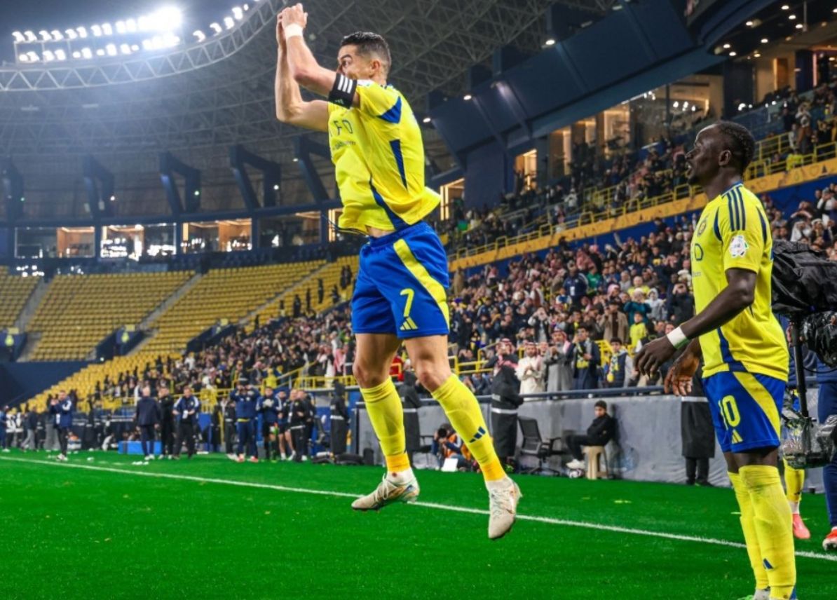 热闹非凡的球迷，激情支持守望胜利的简单介绍