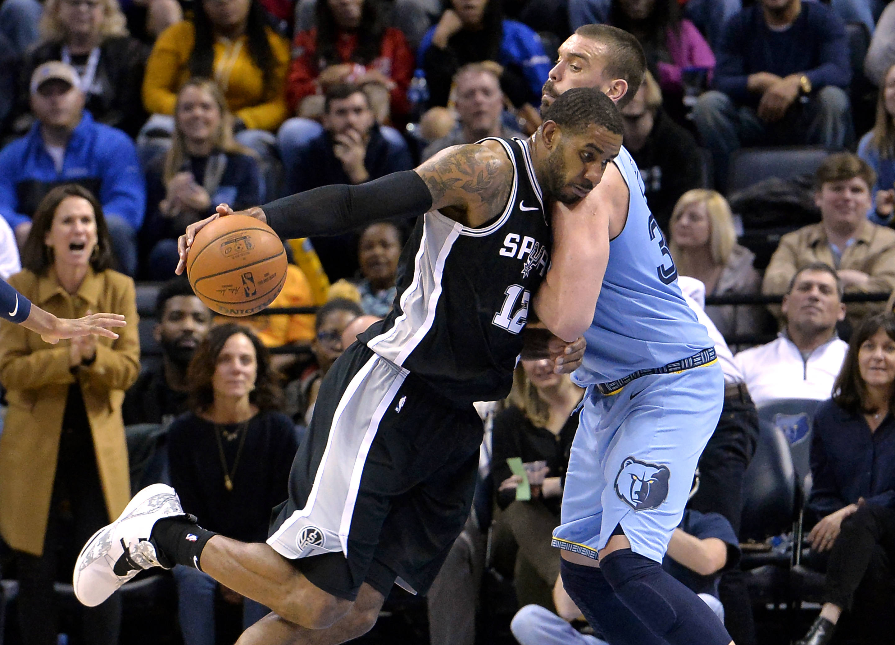 马刺遭76人击败,阻止连胜势头 马刺遭76人击败,阻止连胜势头