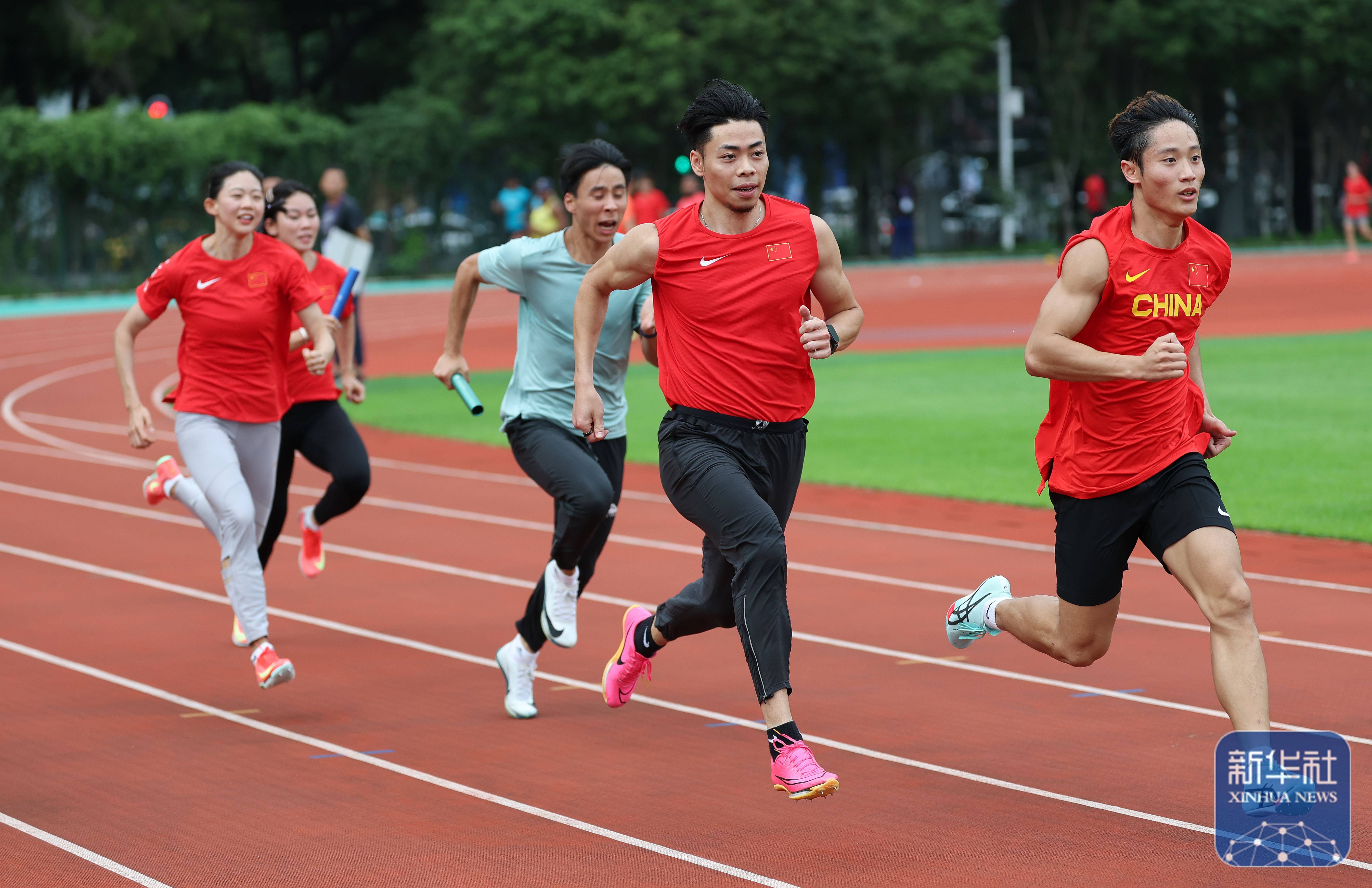 接力接力!中国队员们携手同心,争取荣耀!的简单介绍 接力接力!中国队员们携手同心,争取荣耀!的简单介绍