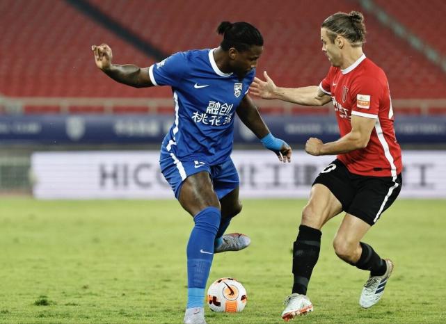 梅恩茨队实力出众,轻松取胜保持高位 梅恩茨队实力出众,轻松取胜保持高位