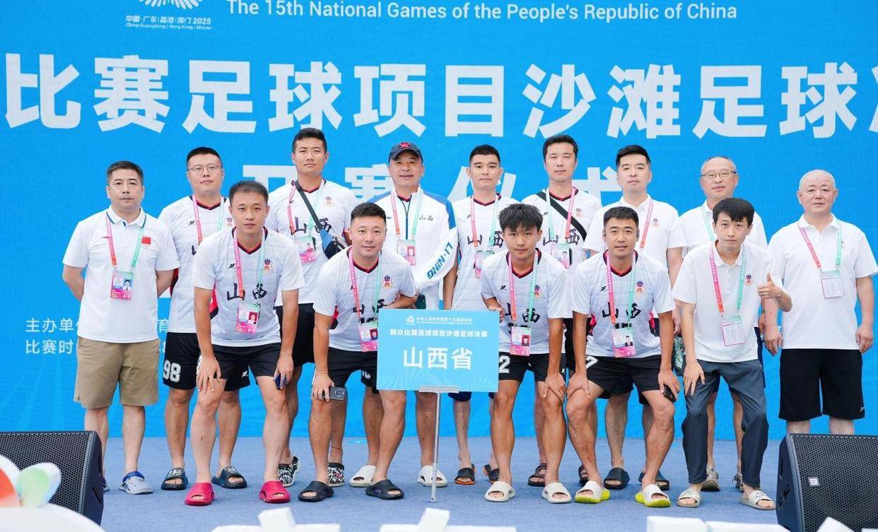 踢出制胜一球!足球队员大放异彩获胜 踢出制胜一球!足球队员大放异彩获胜