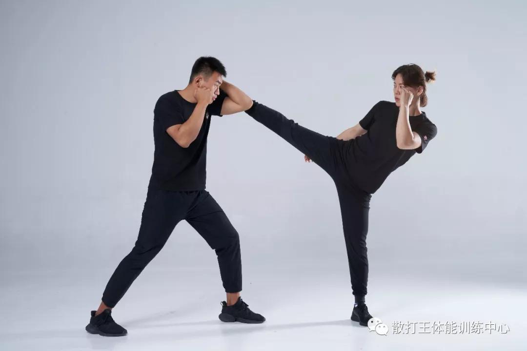 雷加利斯特反击成功,战胜对手 雷加利斯特反击成功,战胜对手