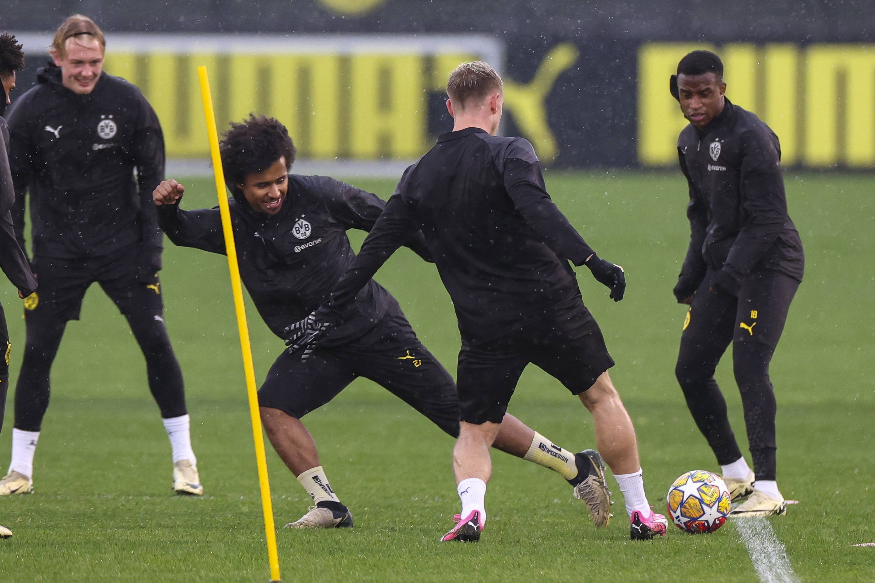 包含萨索罗球员面临考验，备战欧冠比赛的词条