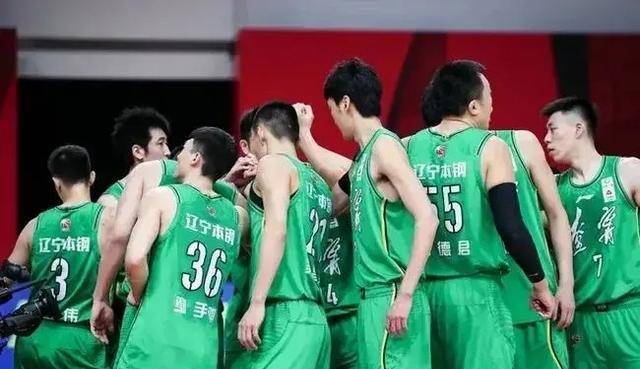 本地球队表现抢眼,争夺冠军热度不减 本地球队表现抢眼,争夺冠军热度不减