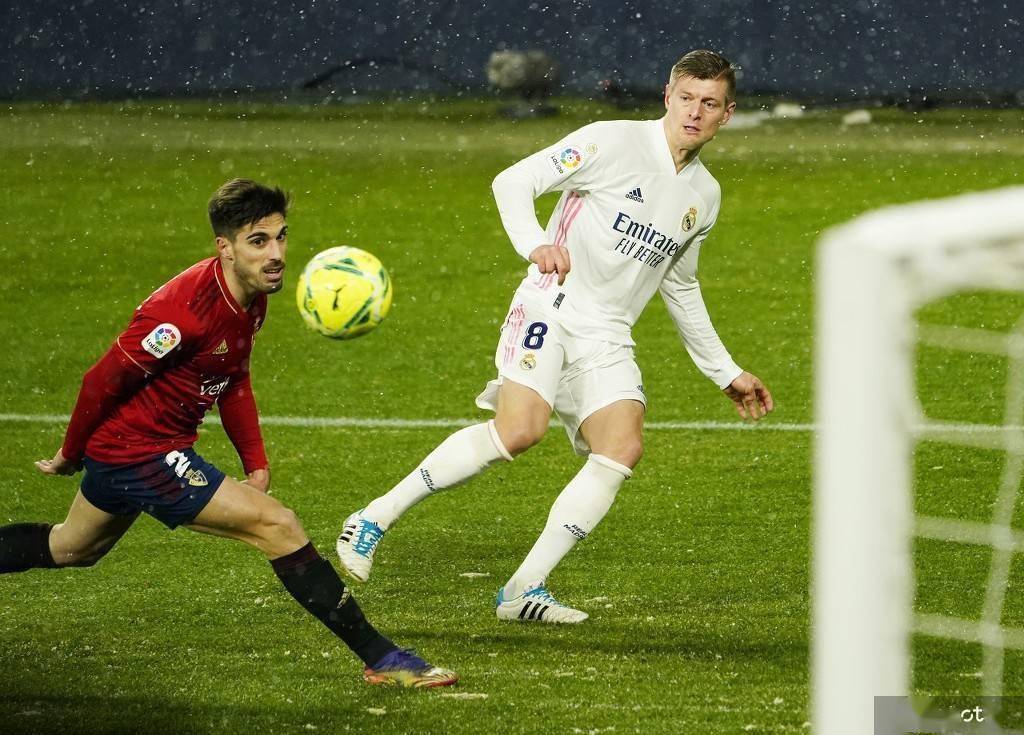 富力客场爆冷击败强敌,登顶积分榜 富力客场爆冷击败强敌,登顶积分榜