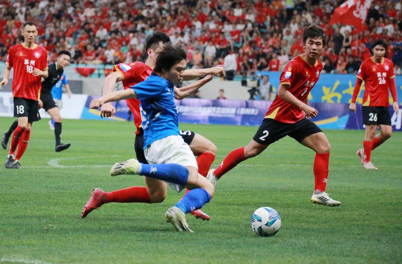 包含足球赛事场上球员实力对比尽显悬殊的词条