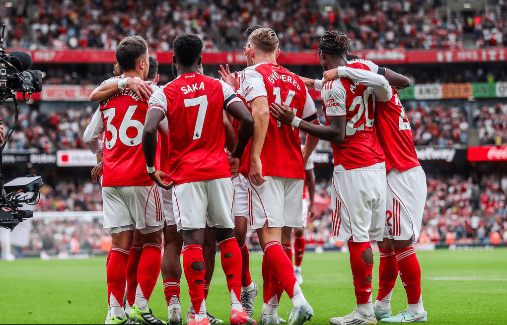 包含莱比奇助卡利亚里绝杀，终结佛罗伦萨不败纪录的词条