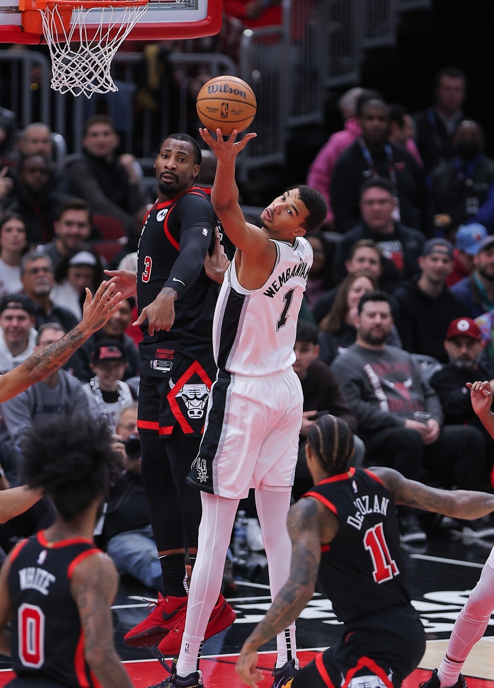 猛龙胜马刺,取得三连胜 猛龙胜马刺,取得三连胜