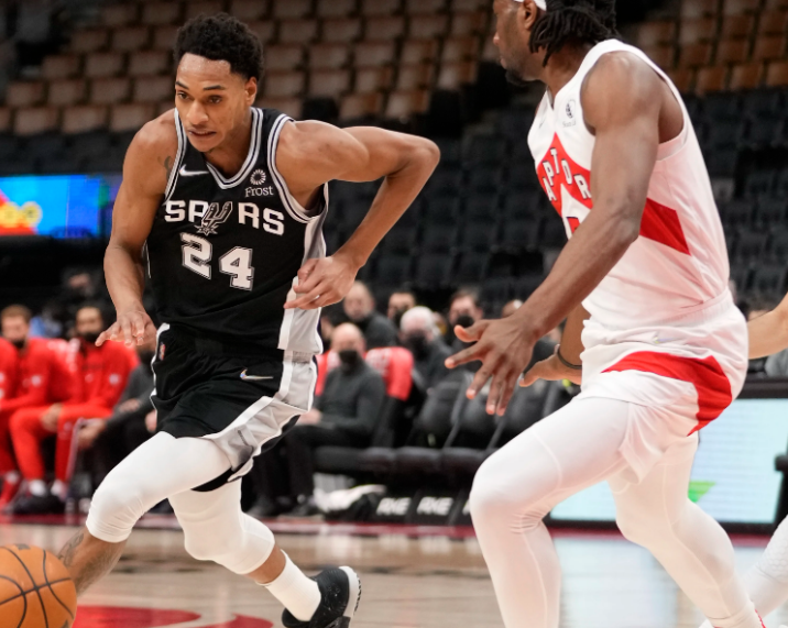 猛龙胜马刺,取得三连胜 猛龙胜马刺,取得三连胜