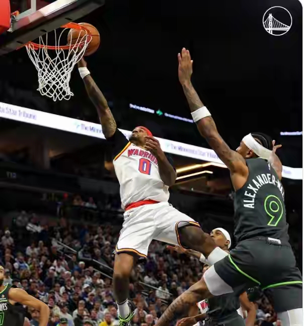 勇士主场逆转击败湖人