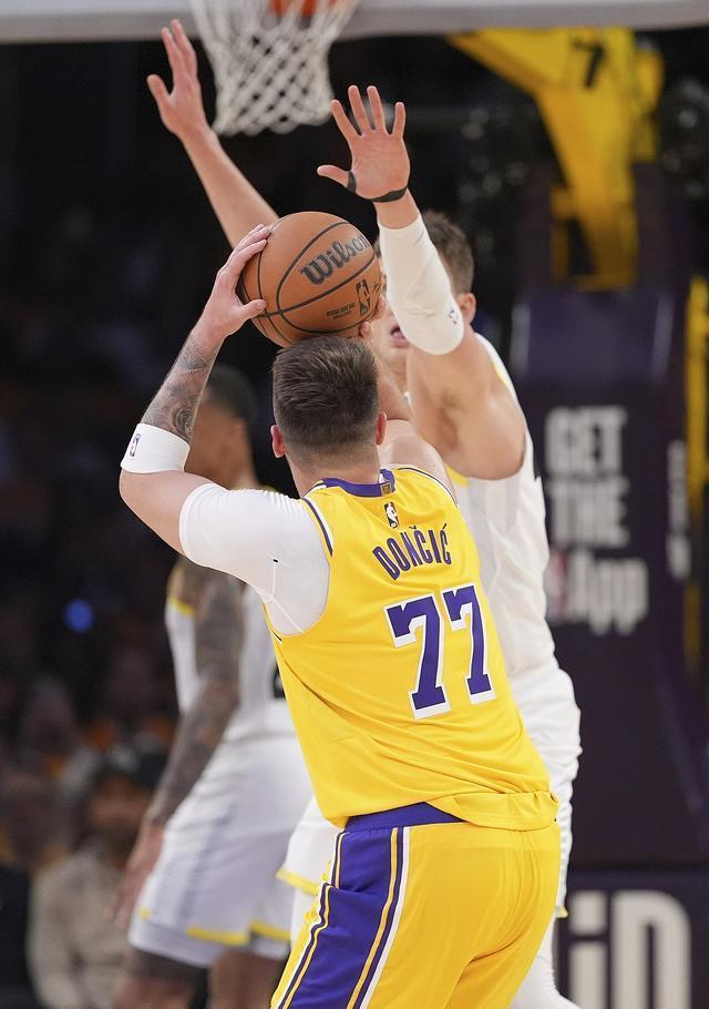 爵士客场大胜湖人，莫切尔极限突破