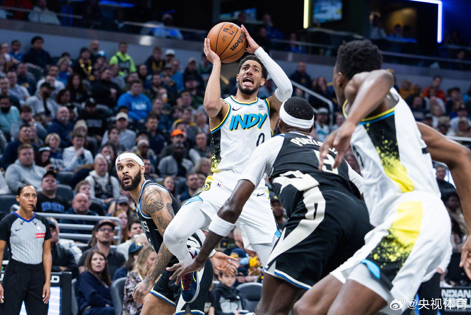 雄鹿主场险胜热火，字母哥一人独揽30分