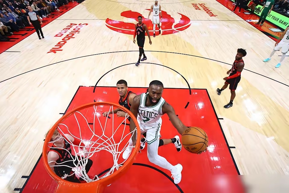 猛龙大胜凯尔特人,取得八连胜 猛龙大胜凯尔特人,取得八连胜