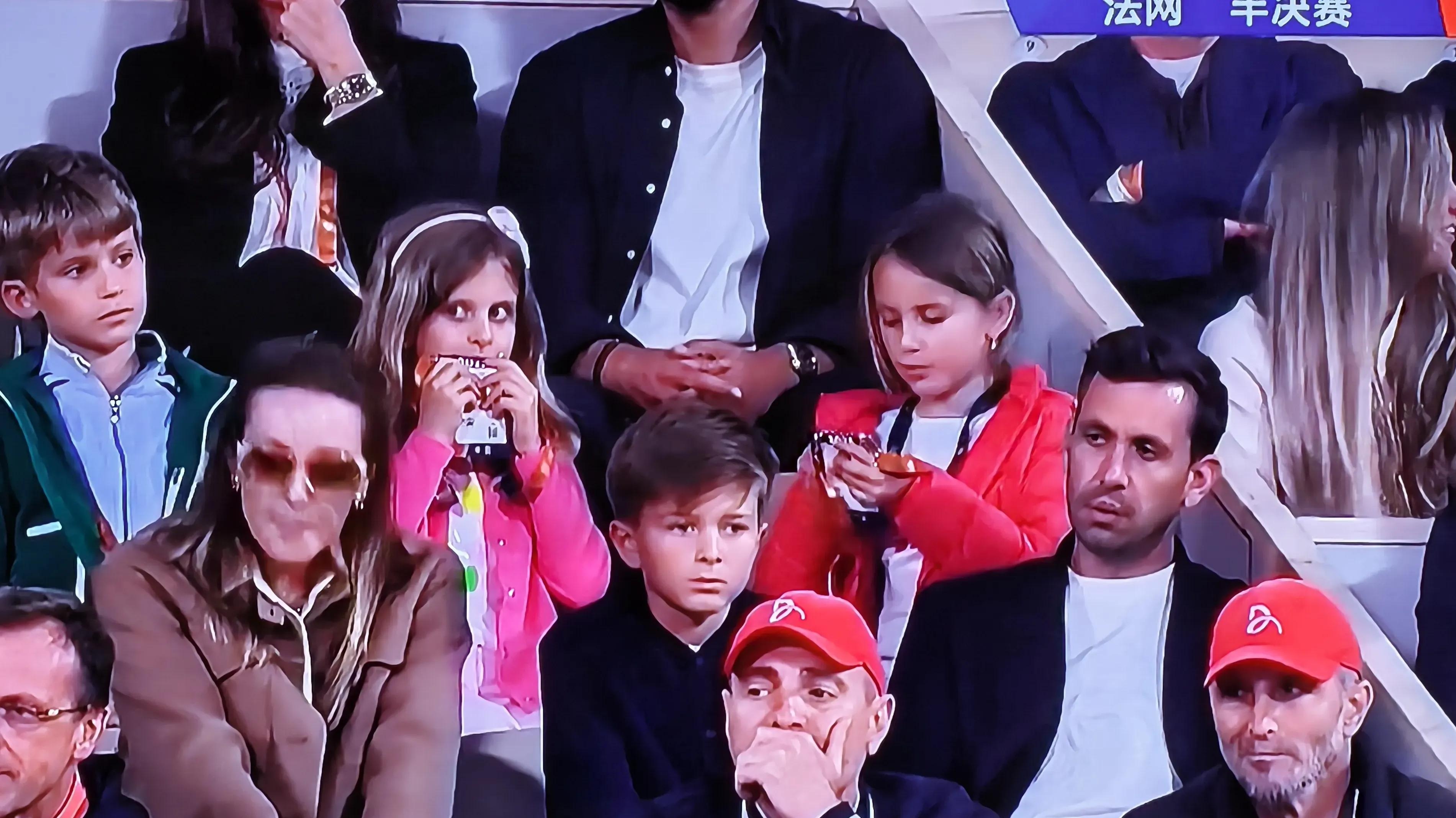 世界网球队完胜意大利网球队，德约科维奇统治全场