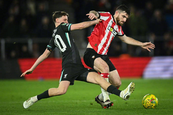 关于拜仁慕尼黑击败门兴格拉德巴赫，跻身德甲榜首位置的信息