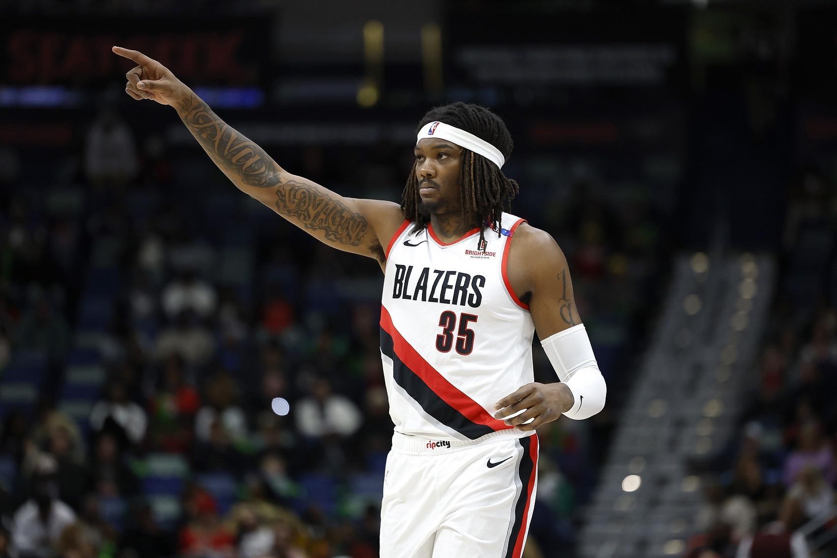 灰熊主场擒开拓者，保持不败之身