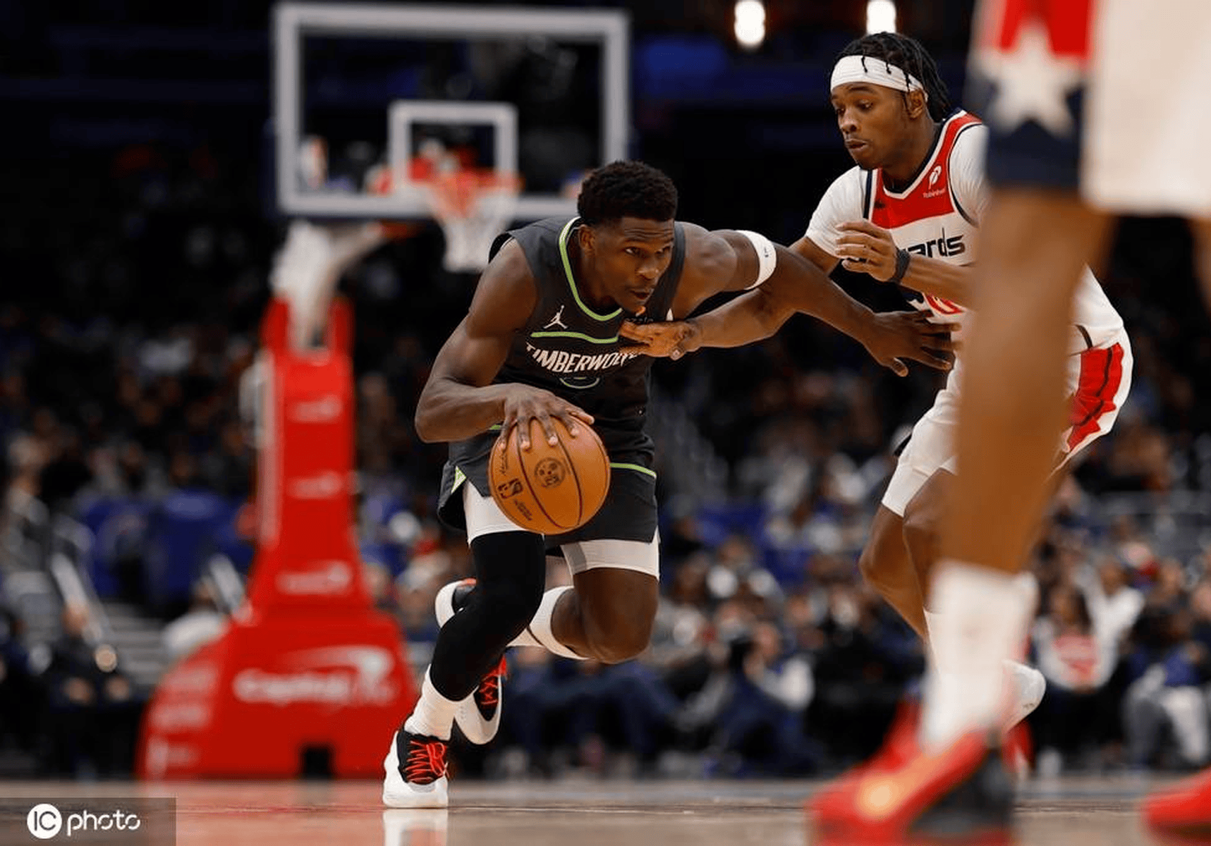 关于爵士客场击败森林狼，卡伦-安东尼砍下双20+的信息